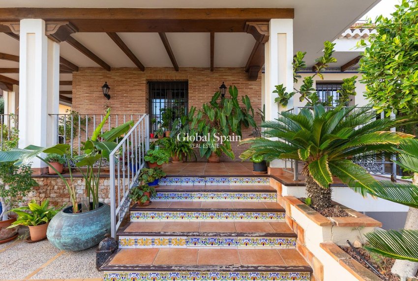 Resale - VILLA -
TORREVIEJA - La Veleta