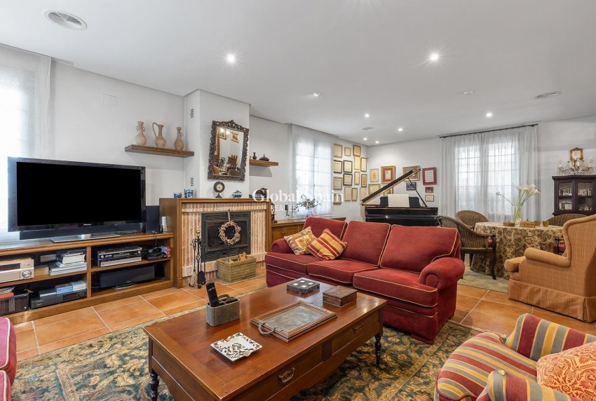 Resale - VILLA -
TORREVIEJA - La Veleta