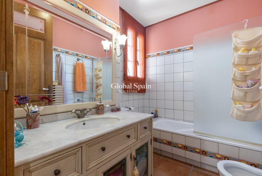 Resale - VILLA -
TORREVIEJA - La Veleta