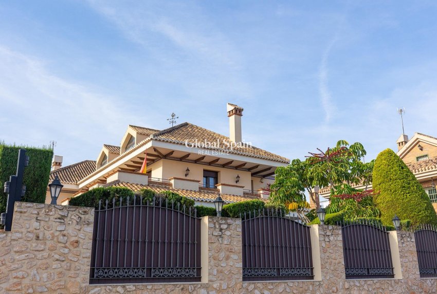 Resale - VILLA -
TORREVIEJA - La Veleta