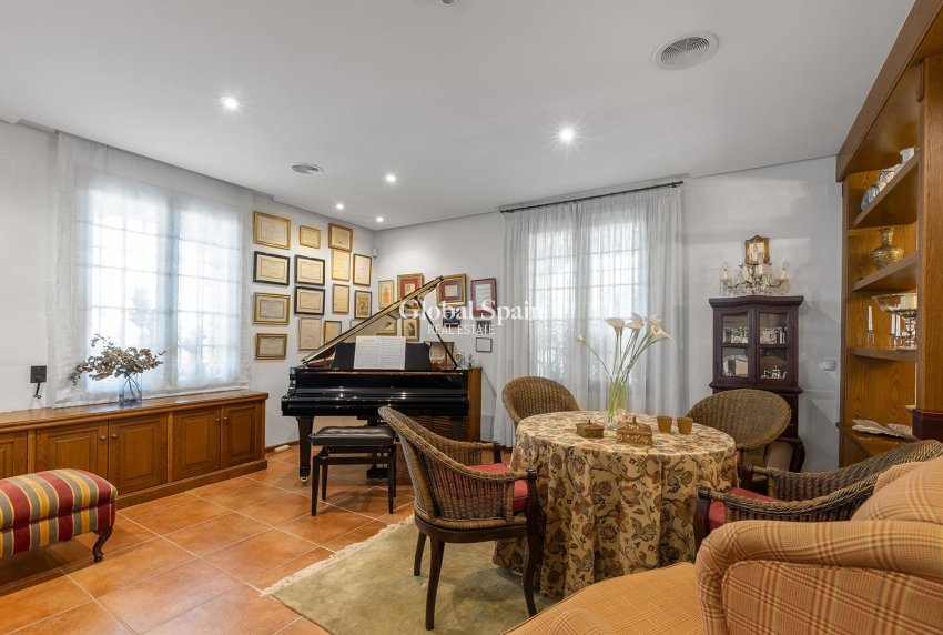 Resale - VILLA -
TORREVIEJA - La Veleta