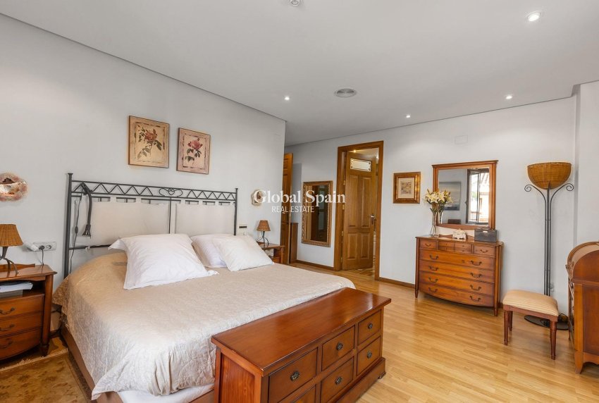 Resale - VILLA -
TORREVIEJA - La Veleta