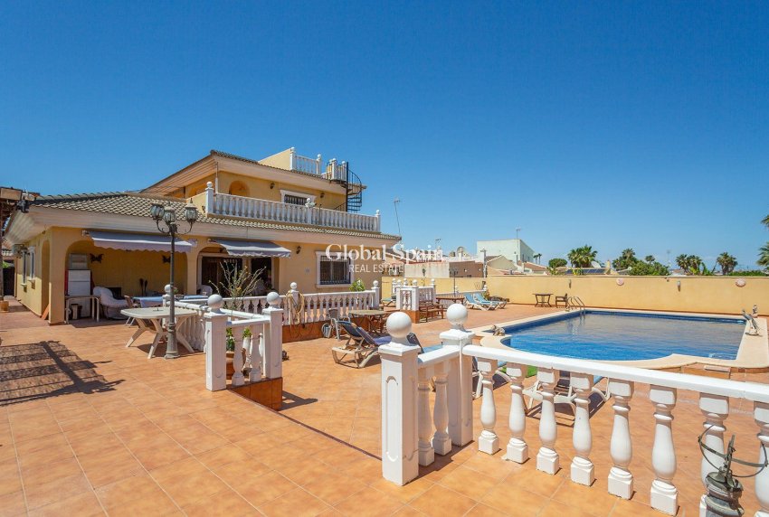 Resale - Villa -
TORREVIEJA - LOS BALCONES - LOS ALTOS