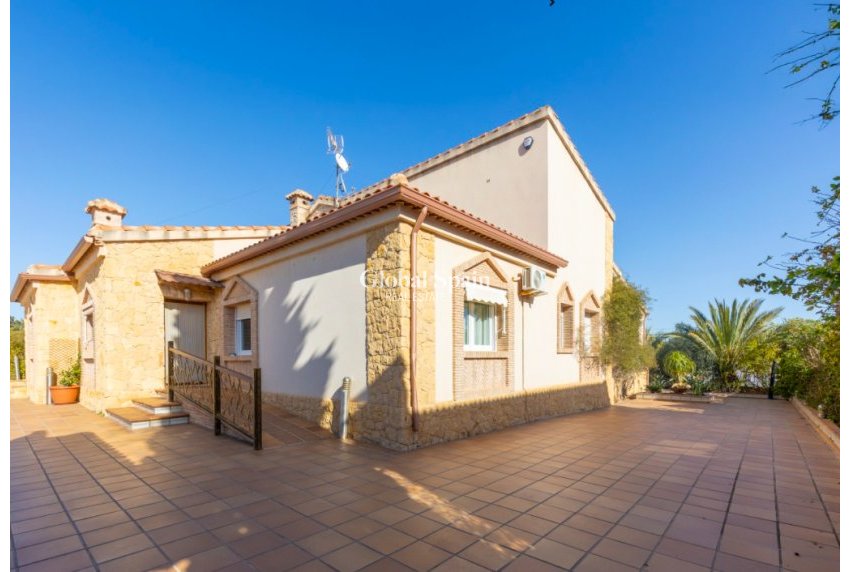 Resale - Villa -
TORREVIEJA - LOS BALCONES - LOS ALTOS