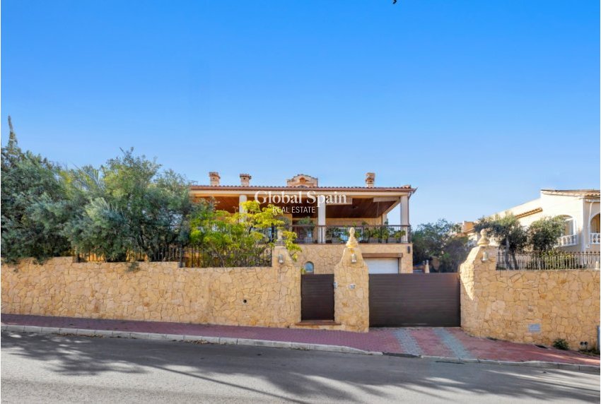 Resale - Villa -
TORREVIEJA - LOS BALCONES - LOS ALTOS