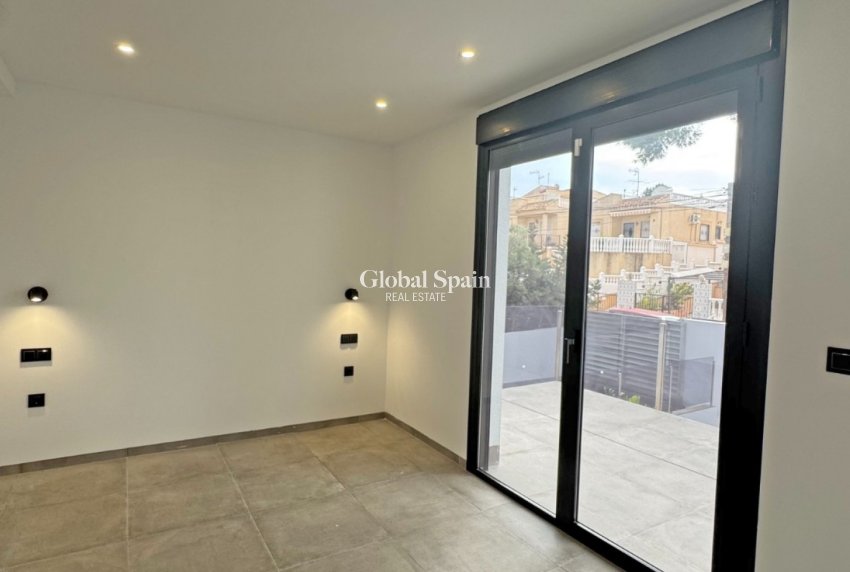 Resale - VILLA -
TORREVIEJA - LOS BALCONES - LOS ALTOS