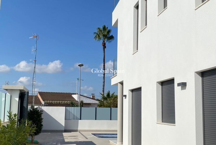 Resale - VILLA -
TORREVIEJA - LOS BALCONES - LOS ALTOS