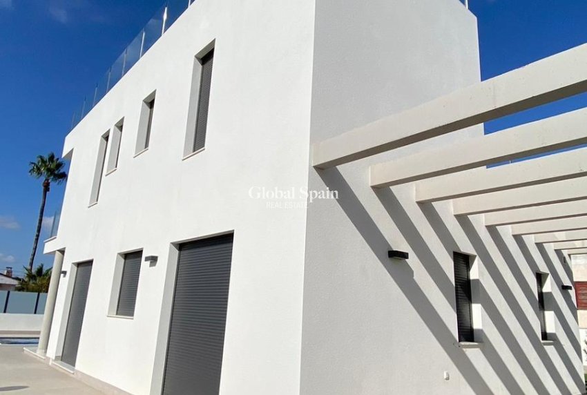 Resale - VILLA -
TORREVIEJA - LOS BALCONES - LOS ALTOS