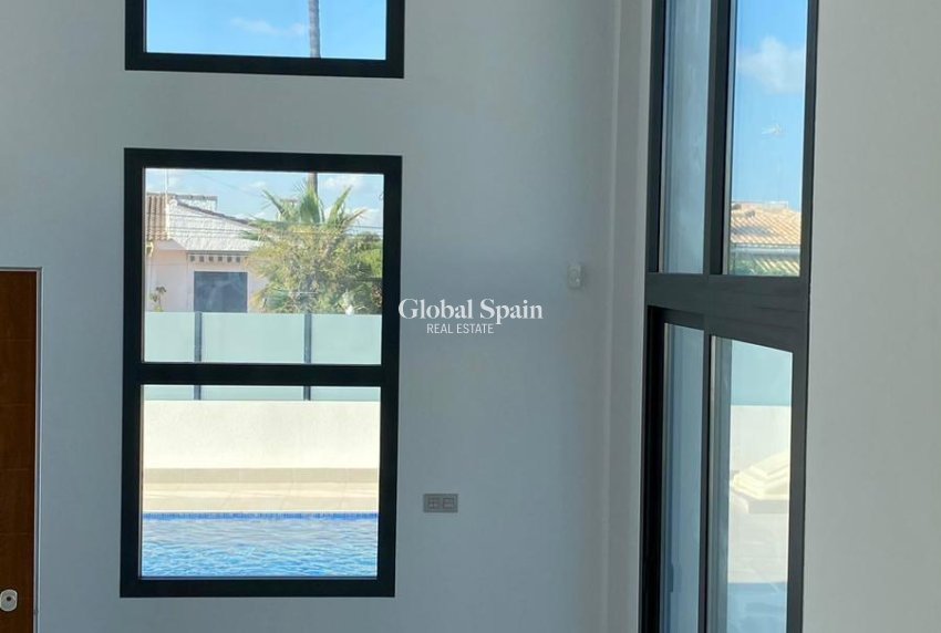 Resale - VILLA -
TORREVIEJA - LOS BALCONES - LOS ALTOS