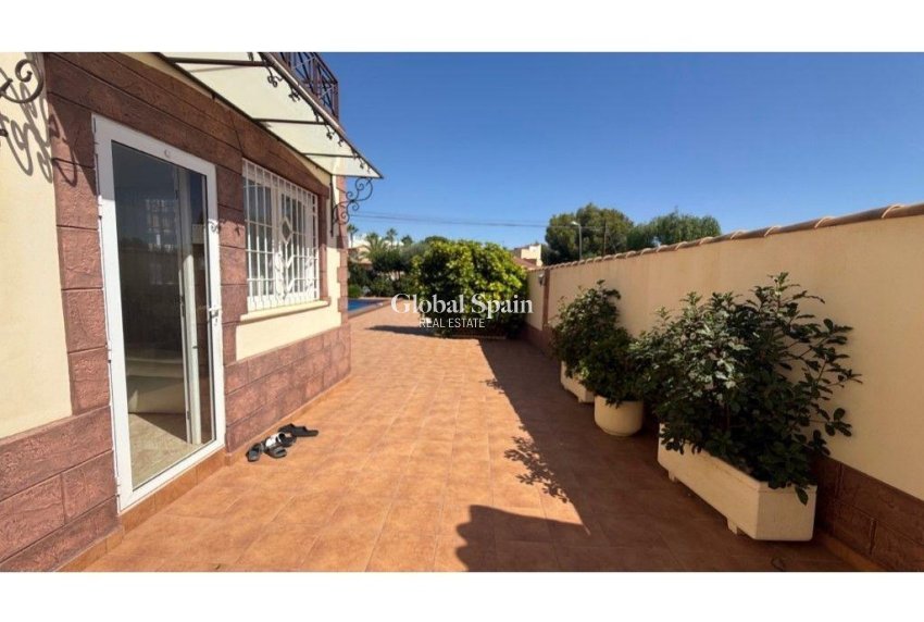 Resale - VILLA -
TORREVIEJA - LOS BALCONES - LOS ALTOS