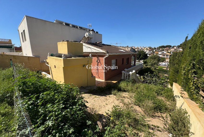 Resale - VILLA -
TORREVIEJA - LOS BALCONES - LOS ALTOS