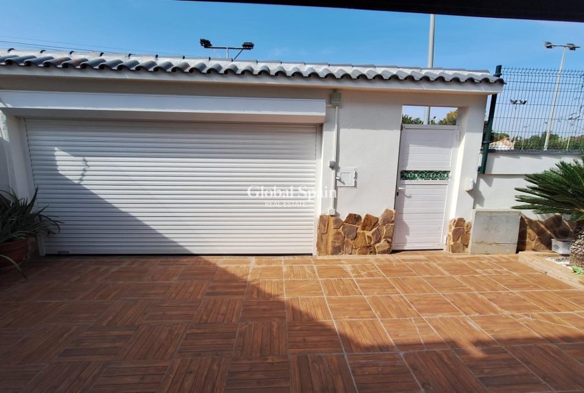 Resale - VILLA -
TORREVIEJA - LOS BALCONES - LOS ALTOS