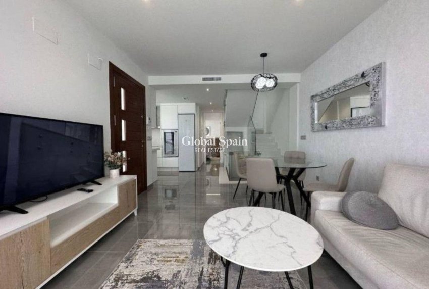 Resale - VILLA -
TORREVIEJA - LOS BALCONES - LOS ALTOS