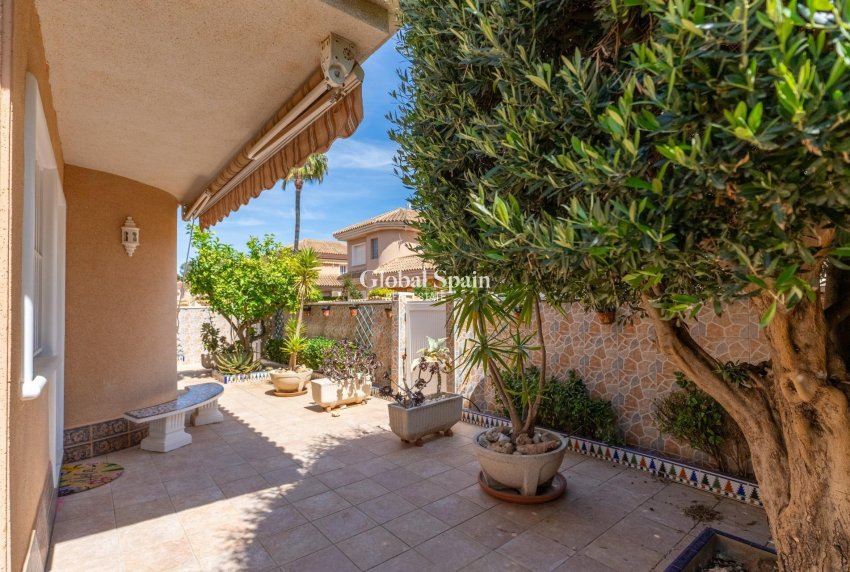 Resale - VILLA -
TORREVIEJA - LOS BALCONES - LOS ALTOS
