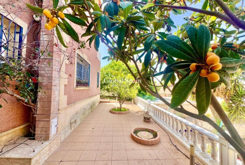 Resale - VILLA -
TORREVIEJA - LOS BALCONES - LOS ALTOS