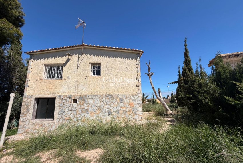 Resale - VILLA -
TORREVIEJA - LOS BALCONES - LOS ALTOS