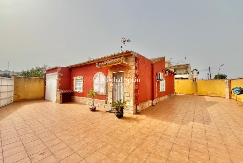 Resale - VILLA -
TORREVIEJA - LOS BALCONES - LOS ALTOS