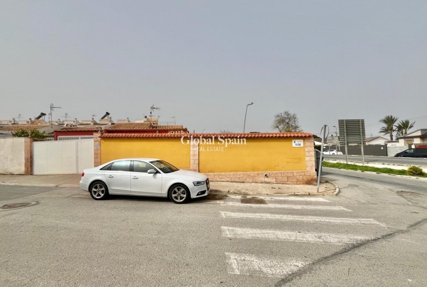 Resale - VILLA -
TORREVIEJA - LOS BALCONES - LOS ALTOS