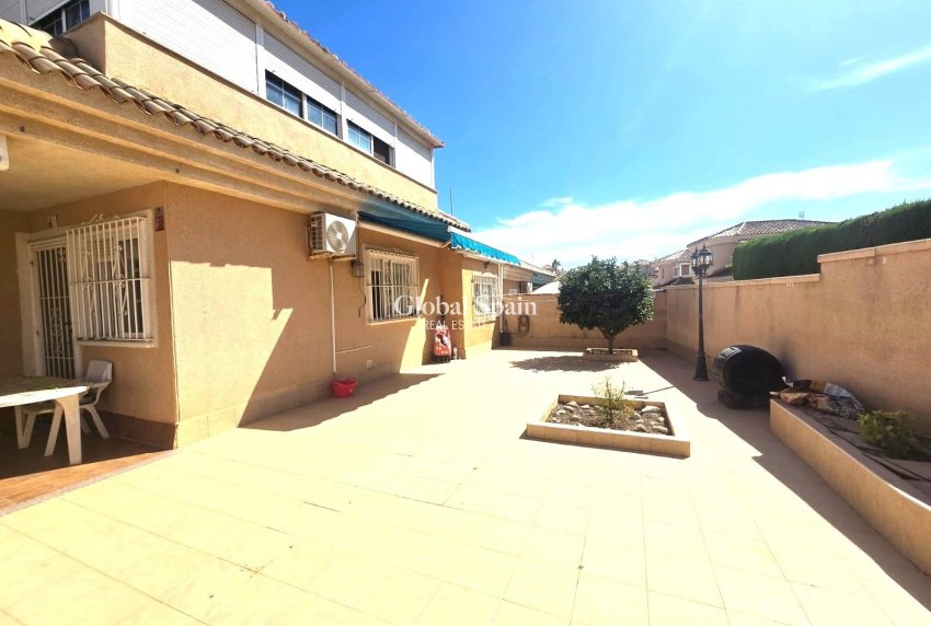 Resale - VILLA -
TORREVIEJA - LOS BALCONES - LOS ALTOS