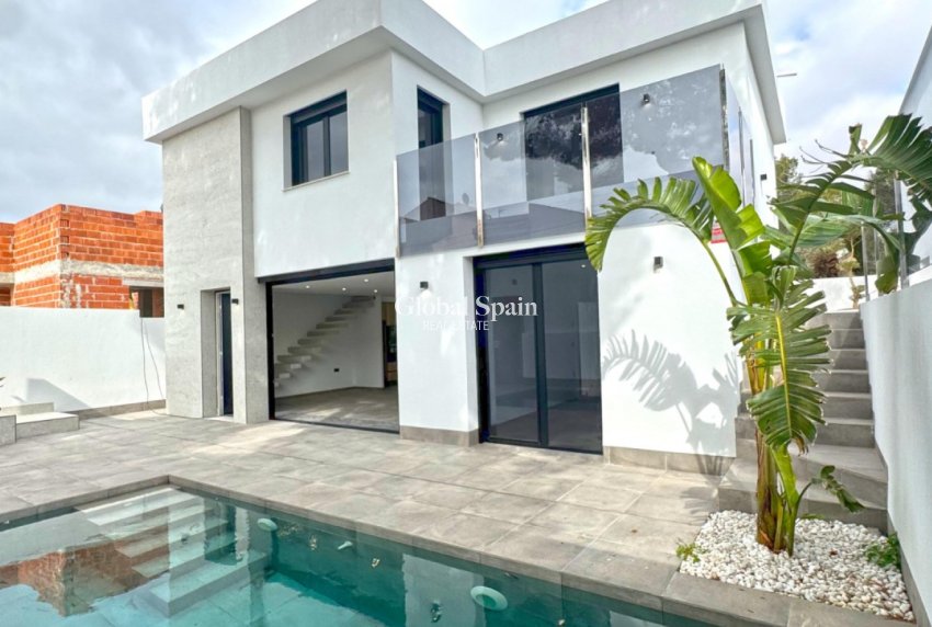 Resale - Villa -
TORREVIEJA - LOS BALCONES - LOS ALTOS