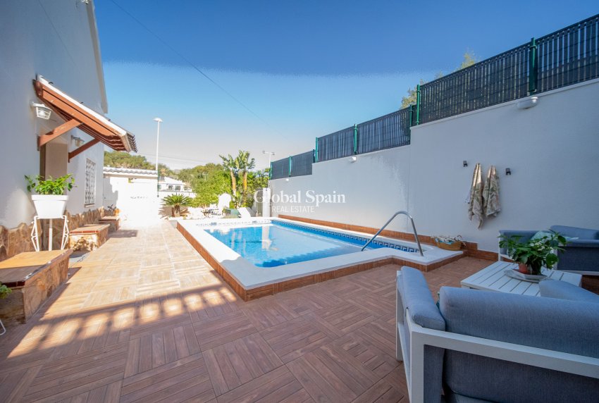 Resale - Villa -
TORREVIEJA - LOS BALCONES - LOS ALTOS