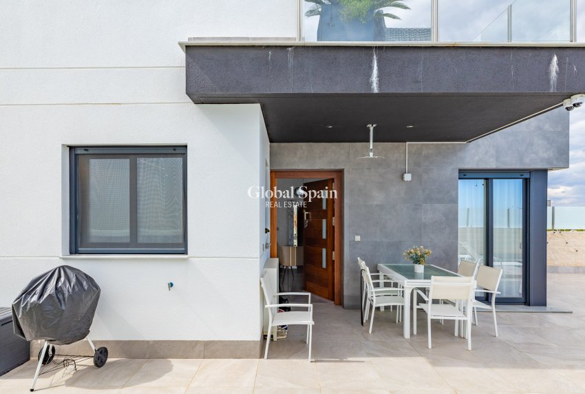 Resale - Villa -
TORREVIEJA - LOS BALCONES - LOS ALTOS