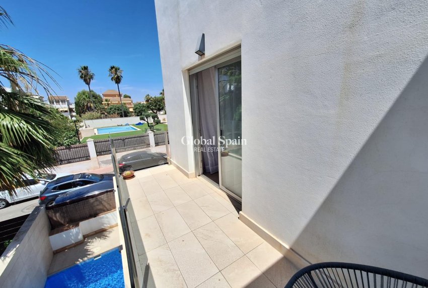 Resale - VILLA -
TORREVIEJA - Los Frutales
