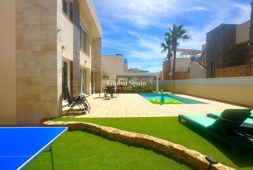 Resale - VILLA -
TORREVIEJA - Miramar - Torre Del Moro
