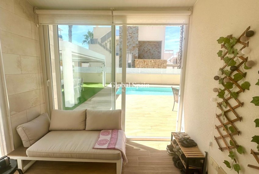 Resale - VILLA -
TORREVIEJA - Miramar - Torre Del Moro