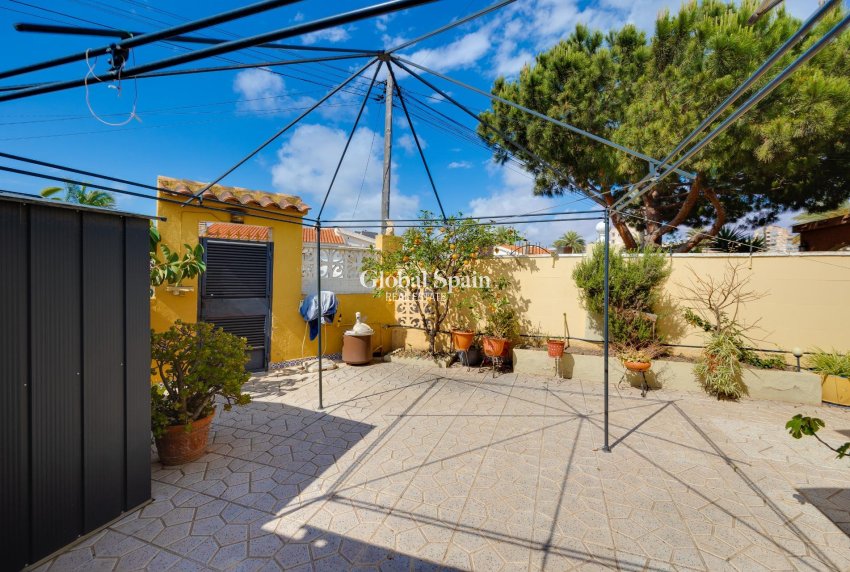 Resale - VILLA -
TORREVIEJA - Playa de los Locos