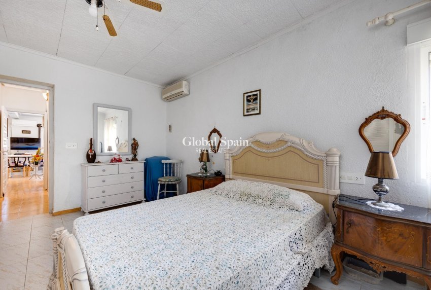 Resale - VILLA -
TORREVIEJA - Playa de los Locos