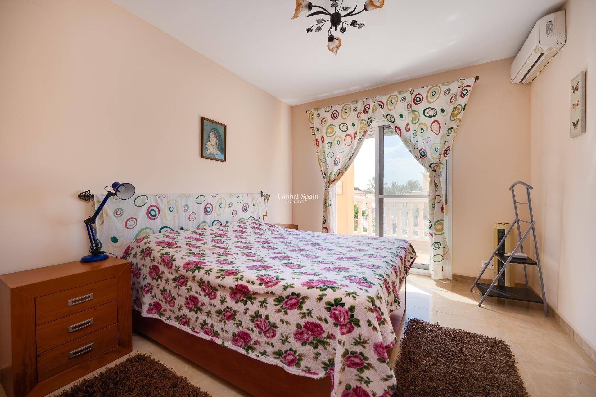 Resale - VILLA -
TORREVIEJA - Playa de los Locos