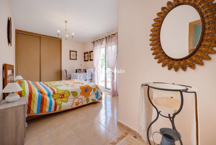 Resale - VILLA -
TORREVIEJA - Playa de los Locos