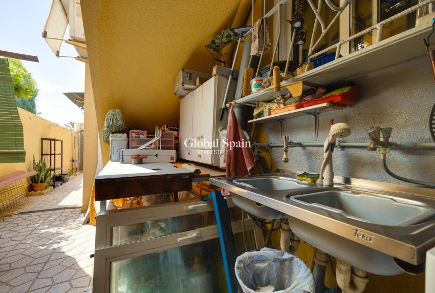 Resale - VILLA -
TORREVIEJA - Playa de los Locos