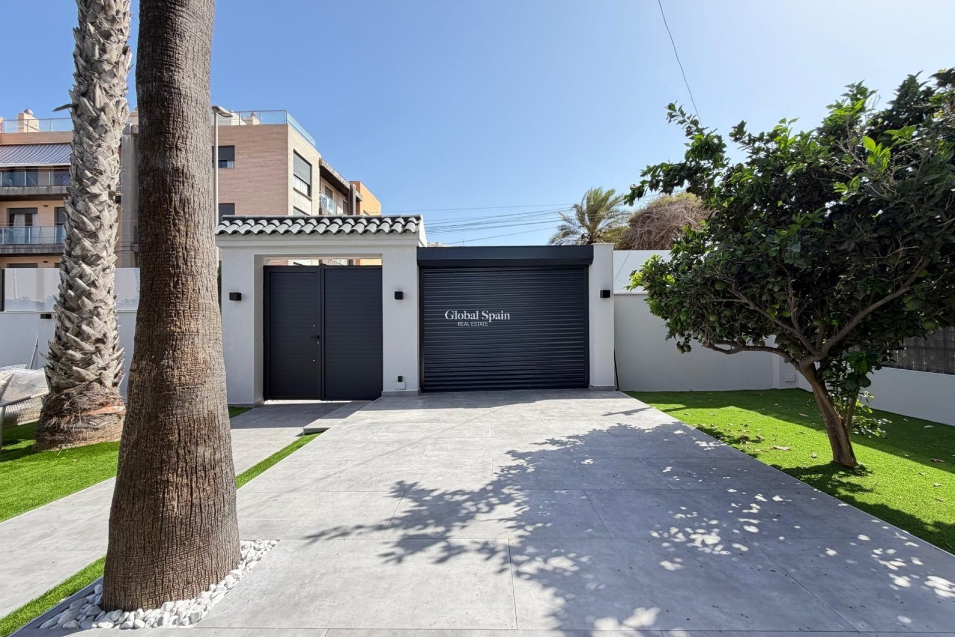 Resale - VILLA -
TORREVIEJA - Punta Prima