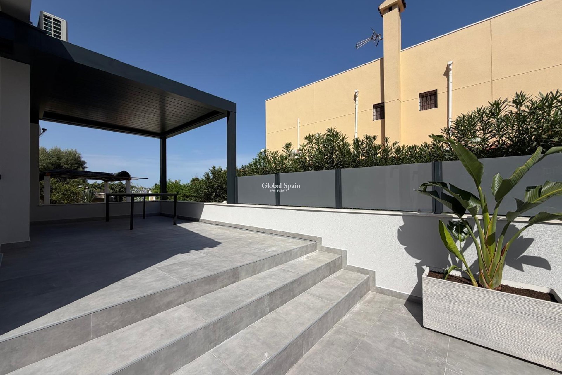 Resale - VILLA -
TORREVIEJA - Punta Prima
