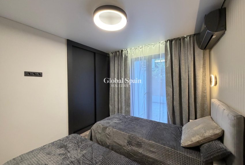 Resale - VILLA -
TORREVIEJA - Punta Prima