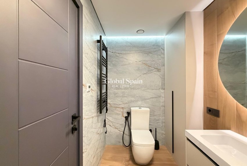 Resale - VILLA -
TORREVIEJA - Punta Prima