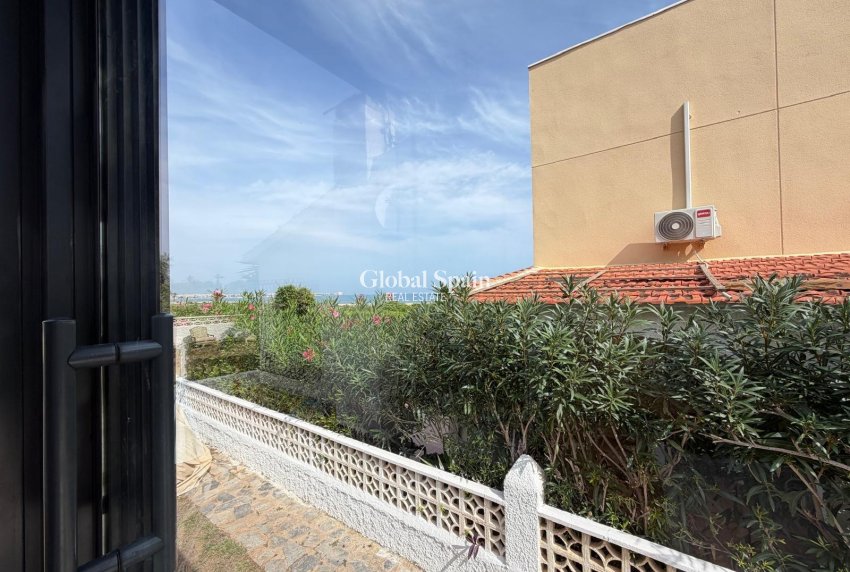 Resale - VILLA -
TORREVIEJA - Punta Prima