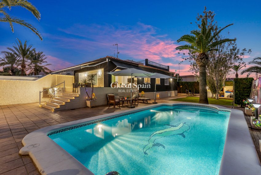 Resale - Villa -
TORREVIEJA - Rocio del Mar