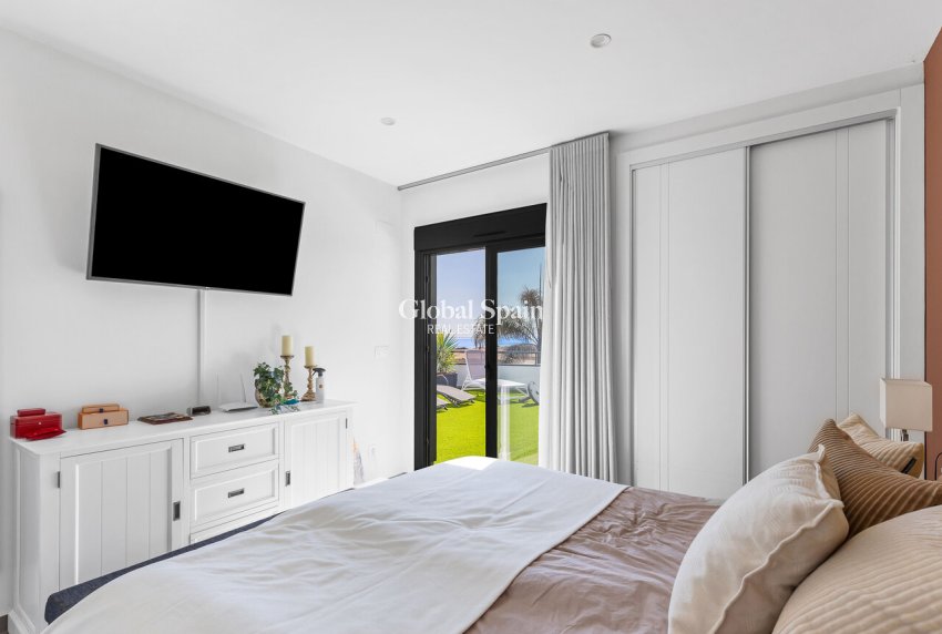 Resale - VILLA -
TORREVIEJA - Rosaleda