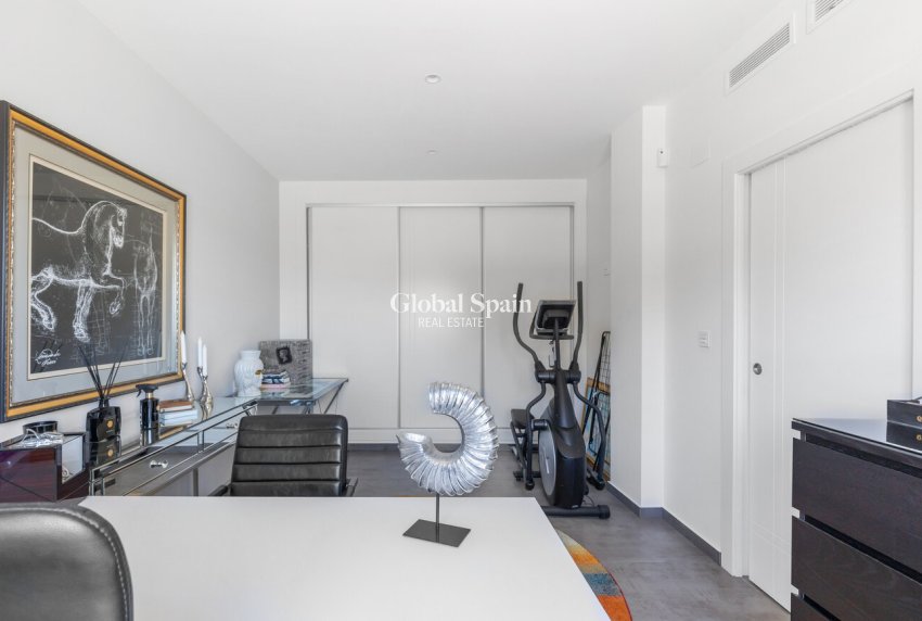 Resale - VILLA -
TORREVIEJA - Rosaleda