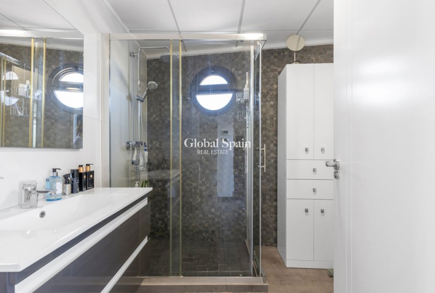 Resale - VILLA -
TORREVIEJA - Rosaleda