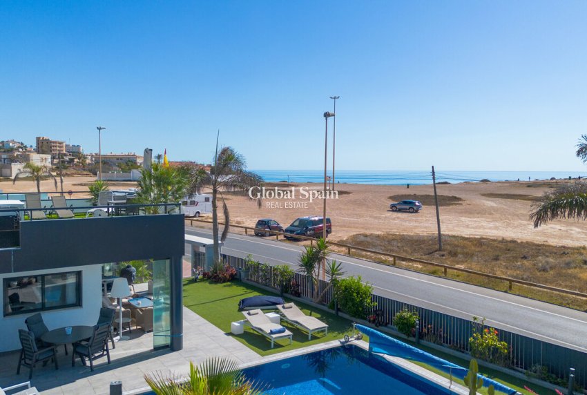 Resale - VILLA -
TORREVIEJA - Rosaleda