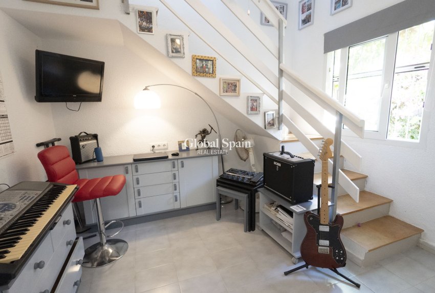 Resale - Villa -
TORREVIEJA - San Luis