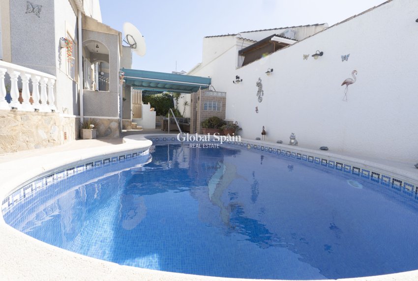 Resale - Villa -
TORREVIEJA - San Luis