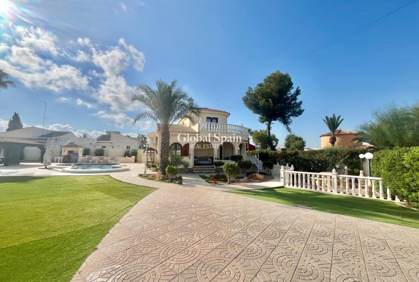Resale - VILLA -
TORREVIEJA - San Luis