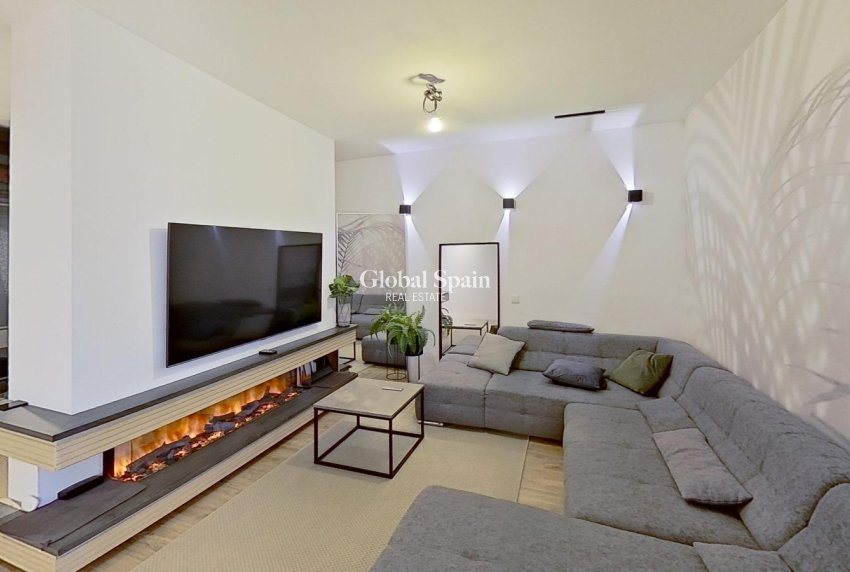 Resale - VILLA -
TORREVIEJA - San Luis