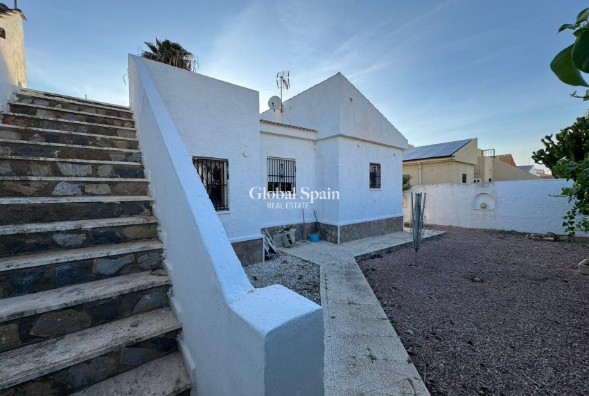 Resale - VILLA -
TORREVIEJA - San luis