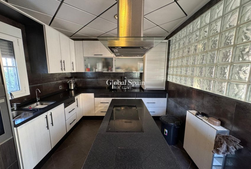 Resale - VILLA -
TORREVIEJA - San luis